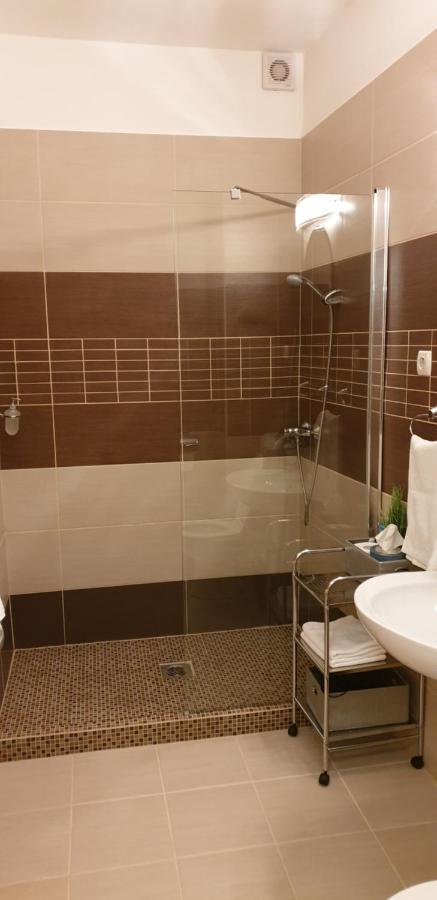 Grand Paradise Apartman Miskolc Exterior photo